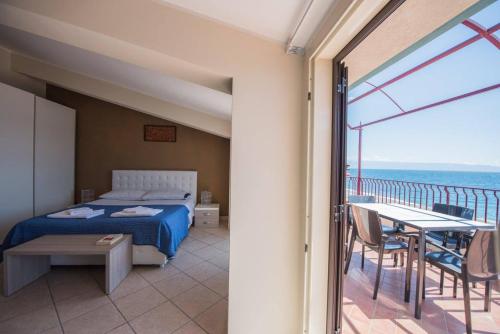 Zuhanyzó, B&B La Sirena in Santa Teresa Di Riva