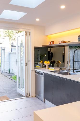 Stylish 3BR Paddington Townhouse in Paddington