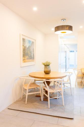 Stylish 3BR Paddington Townhouse in Paddington