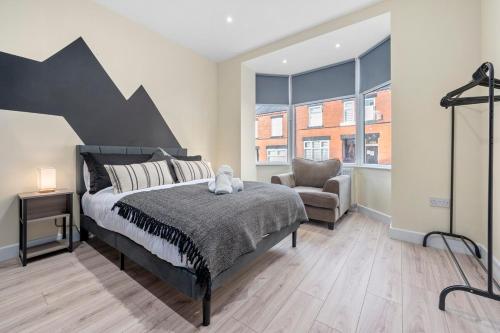 Four Bedroom House by Brookland Stays Serviced Accommodation Short Lets Manchester with Free WiFi, Manchester (photo 9)
