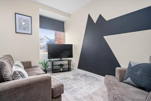 Four Bedroom House by Brookland Stays Serviced Accommodation Short Lets Manchester with Free WiFi, Manchester (photo 2)