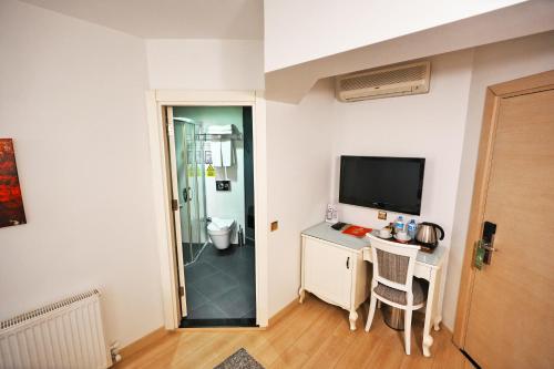 Deluxe Double Room image 10
