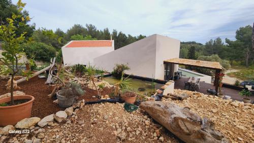 Maison dans la colline gîte à louer Bois de Châteauneuf