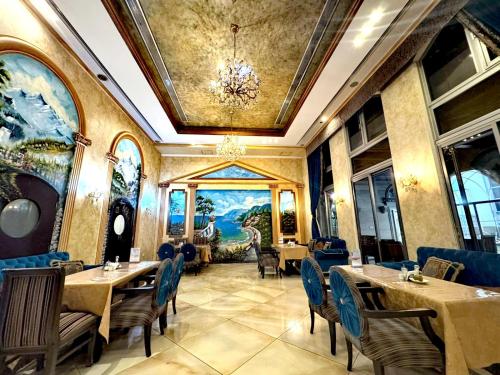 Nhà hàng, Queens Suite Hotel in Beirut