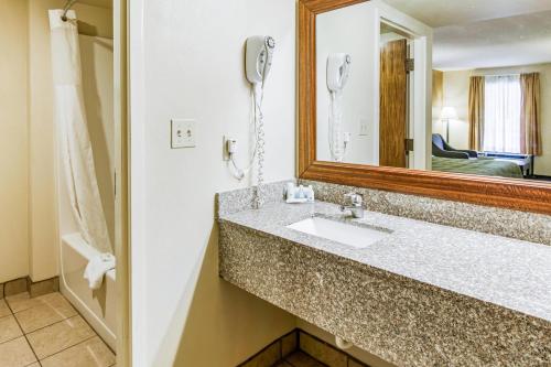 Quality Inn Stone Mountain - image 6