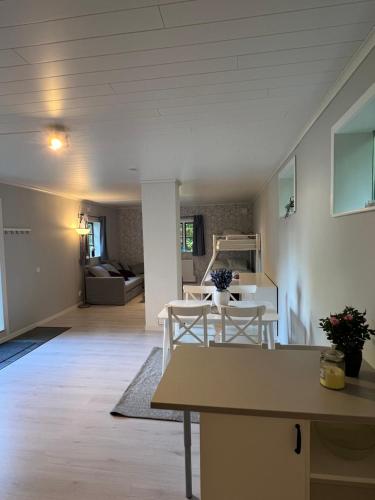 Nyrenoverad stuga på Mellersta Öland (Nyrenoverad stuga pa Mellersta Oland) in 보리홀름