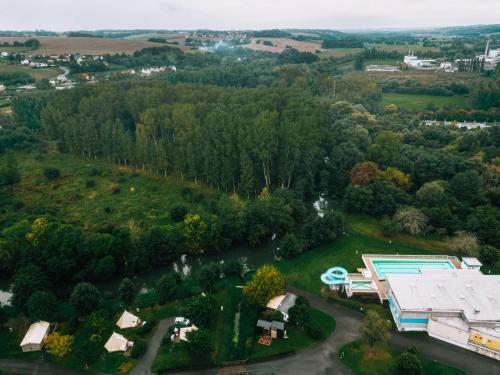 Úszómedence, Garden Home by Tiny Away in Saint-Calais
