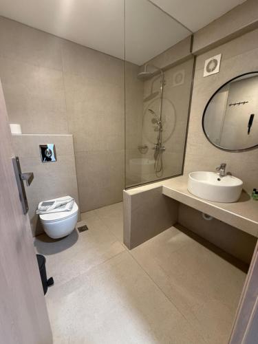 One-Bedroom Apartment with Sea View image 6