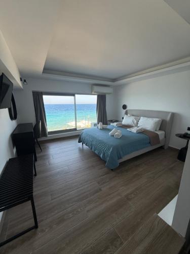 One-Bedroom Apartment with Sea View image 4