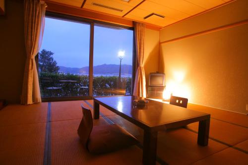 room detail thumbnail 1