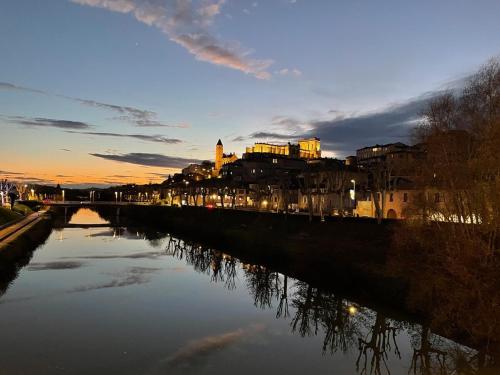 Kilátás, Auch dans un Écrin de Verdure (Auch dans un Ecrin de Verdure) in Auch