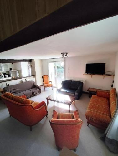 Koplietošanas atpūtas telpa ar TV, MOULIN DE LACHAUD - HOTEL et GITES in Savignac-Ledrier