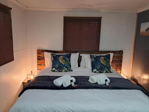 2 bedrooms, 3 beds