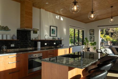 Kitchen, Manu Heights Retreat near Otago Peninsula