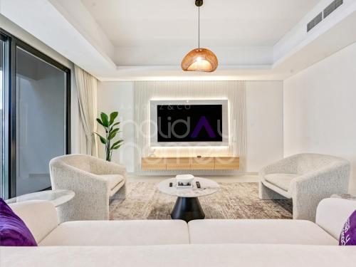 4BR Luxurious Villa DAMAC Hills 2, Dubaj
