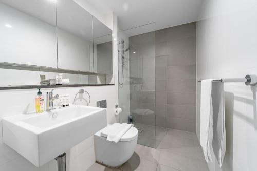Waterloo 2Br Modern Apartment Nature Park - image 13