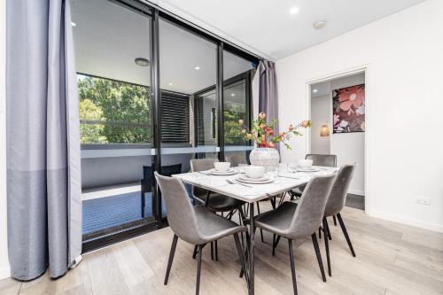 Waterloo 2Br Modern Apartment Nature Park - image 11