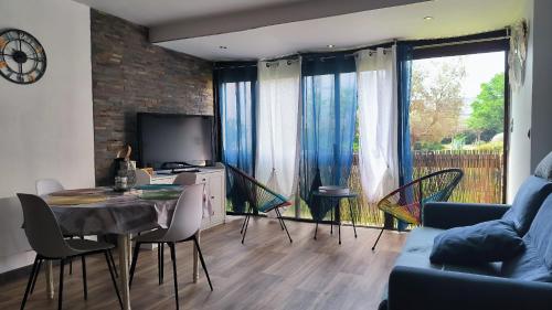 Apartment room in St Cyprien appartement lumineux proche plage