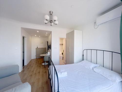 Double Room with Private Bathroom image 4