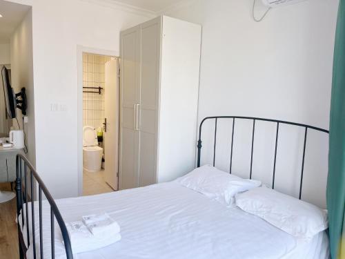 Double Room with Private Bathroom image 5