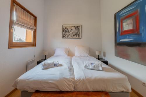 Three-Bedroom Loft Apartment image 9