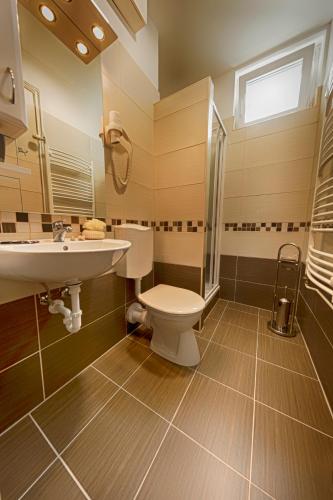 Napfeny Hotel - image 10