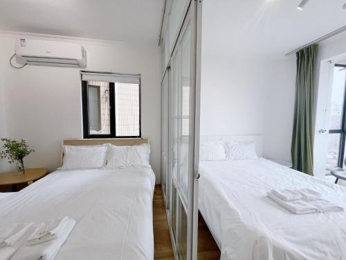 Quadruple Room with Private Bathroom image 6