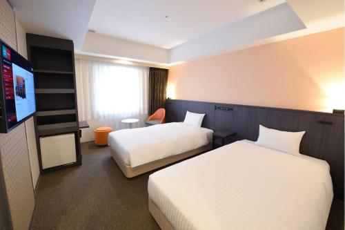 Standard Twin Room - Smoking room in Hakata Green Hotel Tenjin