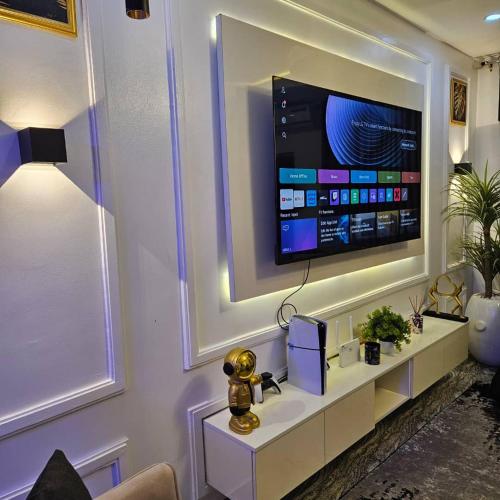 Glitz Apartment
