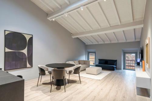 HOST4U - Beautiful Apartment 56 in Brescia City Center Piazzale Arnaldo