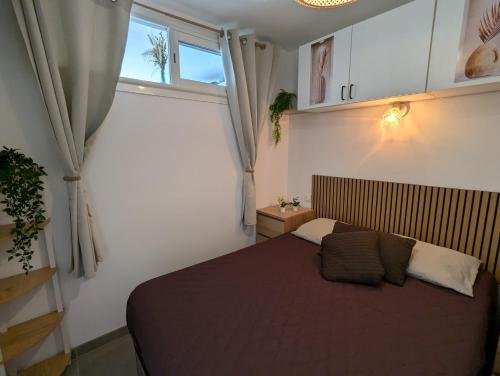 Studio Apartment with Sea View image 2