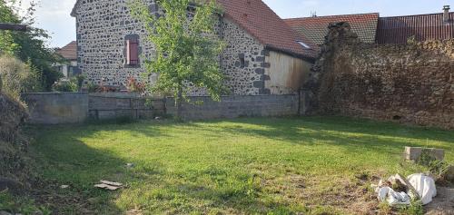 Gîte entier Le Côme 10 personnes (Gite entier Le Come 10 personnes) in Saint-Ours (Auvergne)