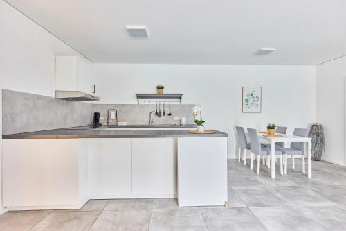 Cocina, Zentrale Lage Netflix Queensize Bett in Bruchsal