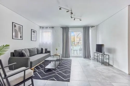 Zentrale Lage Netflix Queensize Bett in Bruchsal, Deutschland