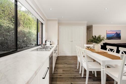 المرافق, منزل 150 متر مربع من 4 غرفة و2 حمام خاص في بحيرات تيلرز (Summery 4BR Home by Mel Airport CBD & Watergardens) in بحيرات تيلرز