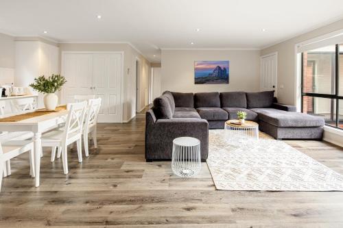 المرافق, منزل 150 متر مربع من 4 غرفة و2 حمام خاص في بحيرات تيلرز (Summery 4BR Home by Mel Airport CBD & Watergardens) in بحيرات تيلرز