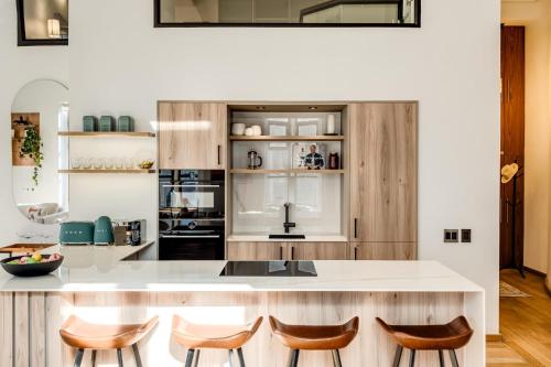 Contemporary 2bed in Art Deco Heritage Site Elevea - image 11