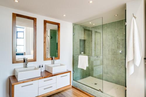 Contemporary 2bed in Art Deco Heritage Site Elevea - main image