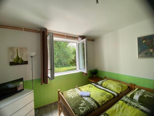3 twin beds