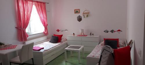 Small Double Room image 5