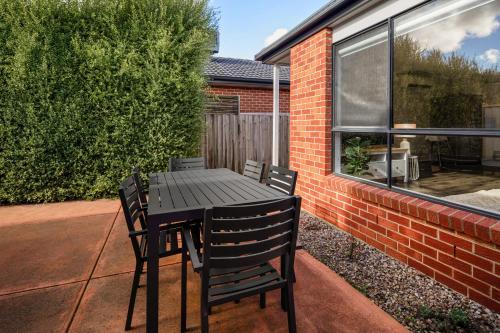 المرافق, منزل 150 متر مربع من 4 غرفة و2 حمام خاص في بحيرات تيلرز (Summery 4BR Home by Mel Airport CBD & Watergardens) in بحيرات تيلرز