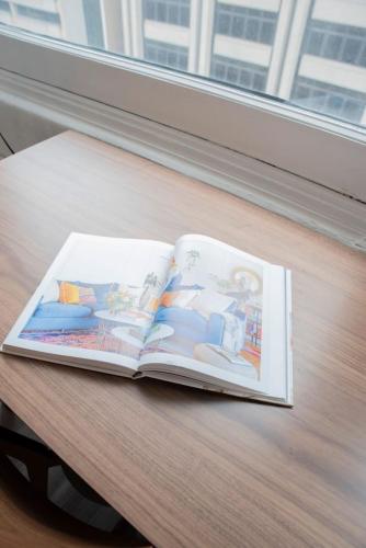 3BR CozySuites The Block Direct Skybridge Access#1 detail