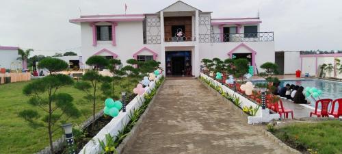 Vacation villa farm & Resort in Mhow