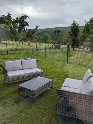 Aux Fleurs des Champs - Appartement avec Terrasse, Parking et Piscine in Buhl