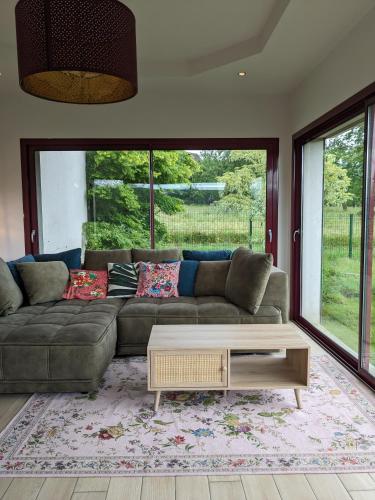 Aux Fleurs des Champs - Appartement avec Terrasse, Parking et Piscine in Buhl