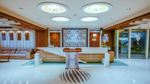 Előcsarnok, Hotel Holiday Resort in Penthakata