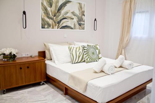 Ermis Mini Suite # 01, Calcide