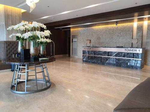 J&C Staycation 1BR Unit near Moa with Netflix, Manila
