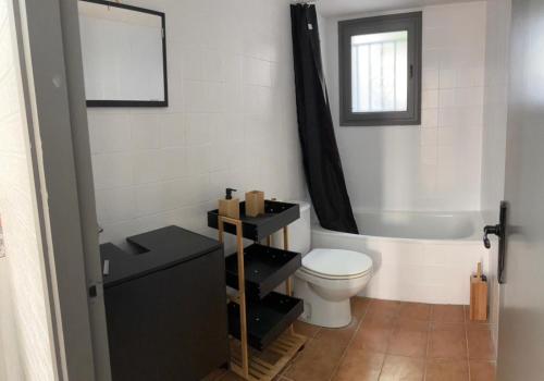 Casita moderna vacacional en Roses in El Mas Mates