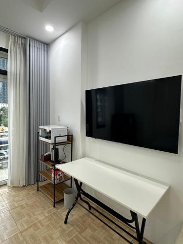 Double Room with Balcony image 2